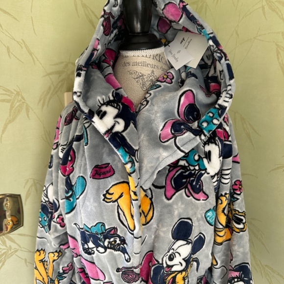 VERA BRADLEY DISNEY HOODED FLEECE ROBE:NWT MICKEY MOUSE FAMILY FUN L/XL - Picture 2 of 15